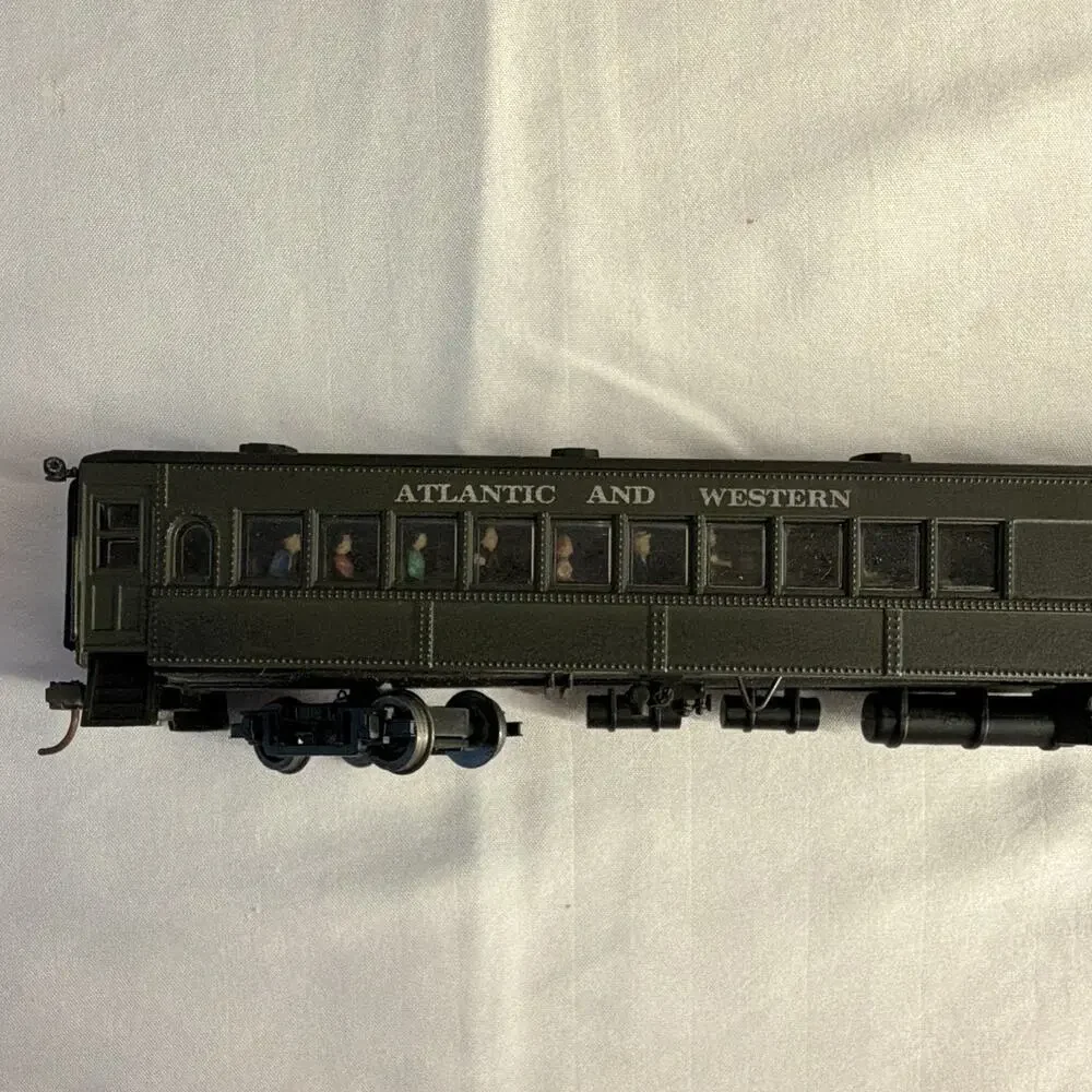 Bachmann HO Atlantic and Western A&W #201 Passenger Coach Car Green DC Analog